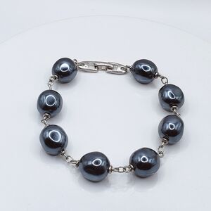 Elegant Midnight Blue Napier Pearl Bracelet